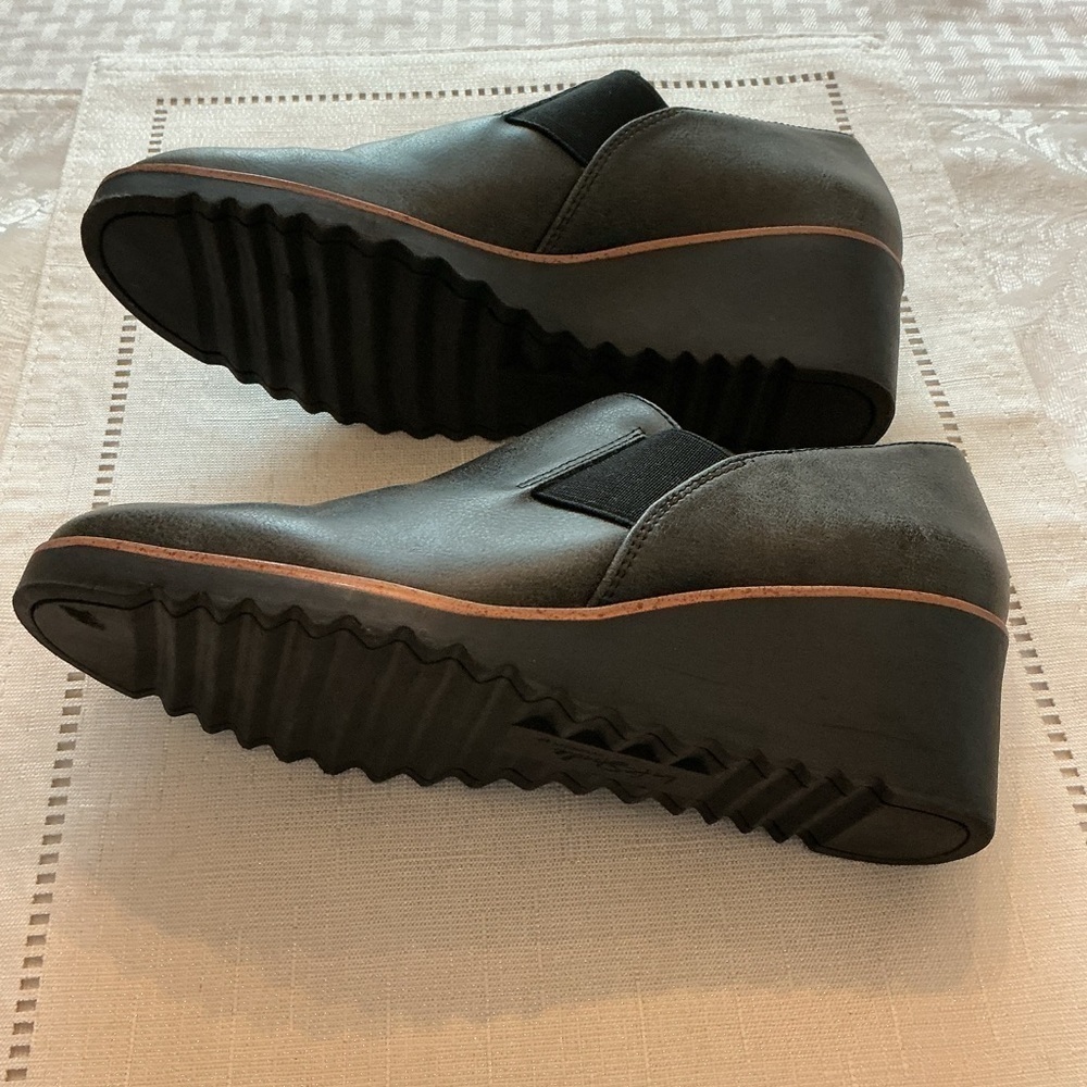 Life Stride Dark Gray Women’s Shoes - Picture 2 of 4